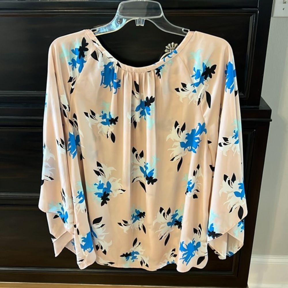 🪻Vince Camuto Top🪻 - Picture 4 of 8